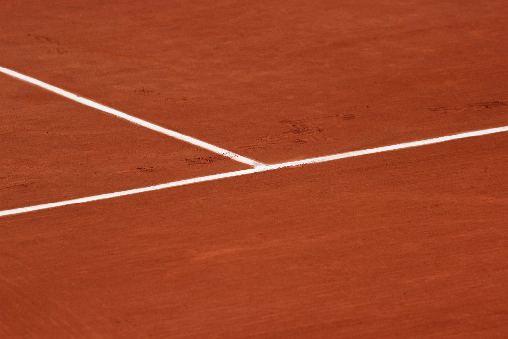 Imagen de los límites de una cancha de tenis para el artículo sobre obligaciones laborales básicas del blog de biplaza consultoría y asesoría de empresas en canarias